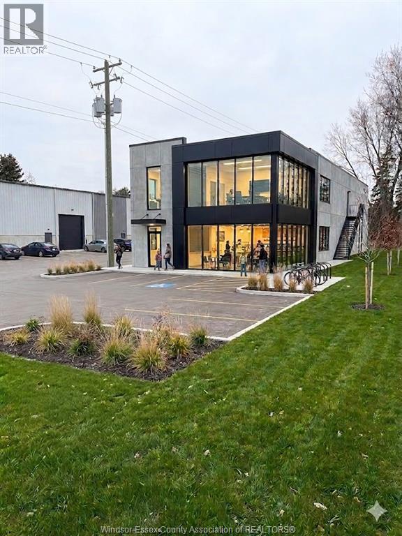 9572 TECUMSEH ROAD, Windsor, Ontario, N8R1A2 — Photo 2