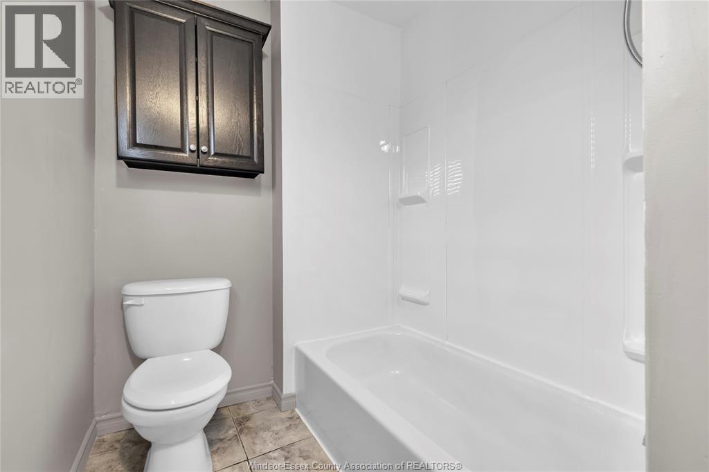 9572 TECUMSEH ROAD - 23