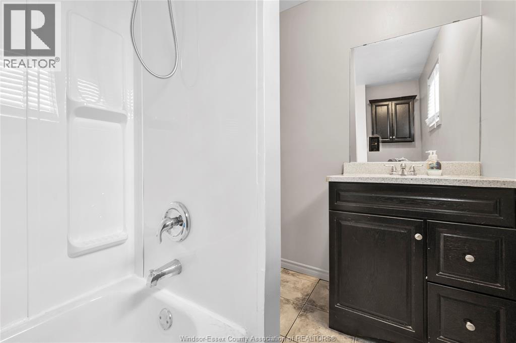 9572 TECUMSEH ROAD - 24