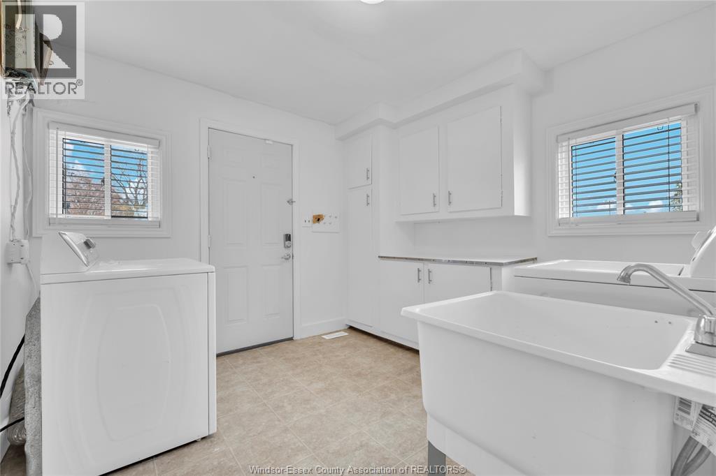 9572 TECUMSEH ROAD - 28