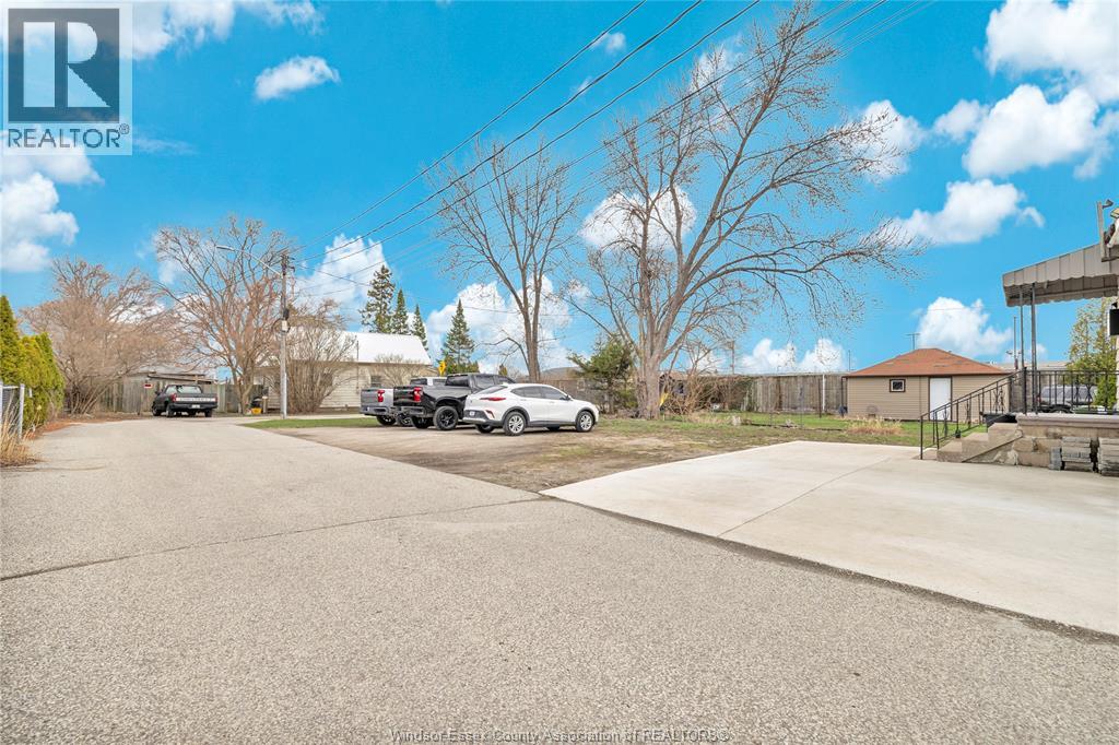 9572 TECUMSEH ROAD - 30