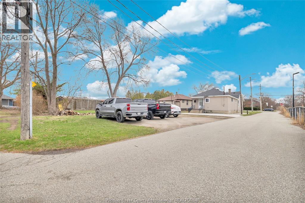 9572 TECUMSEH ROAD - 31