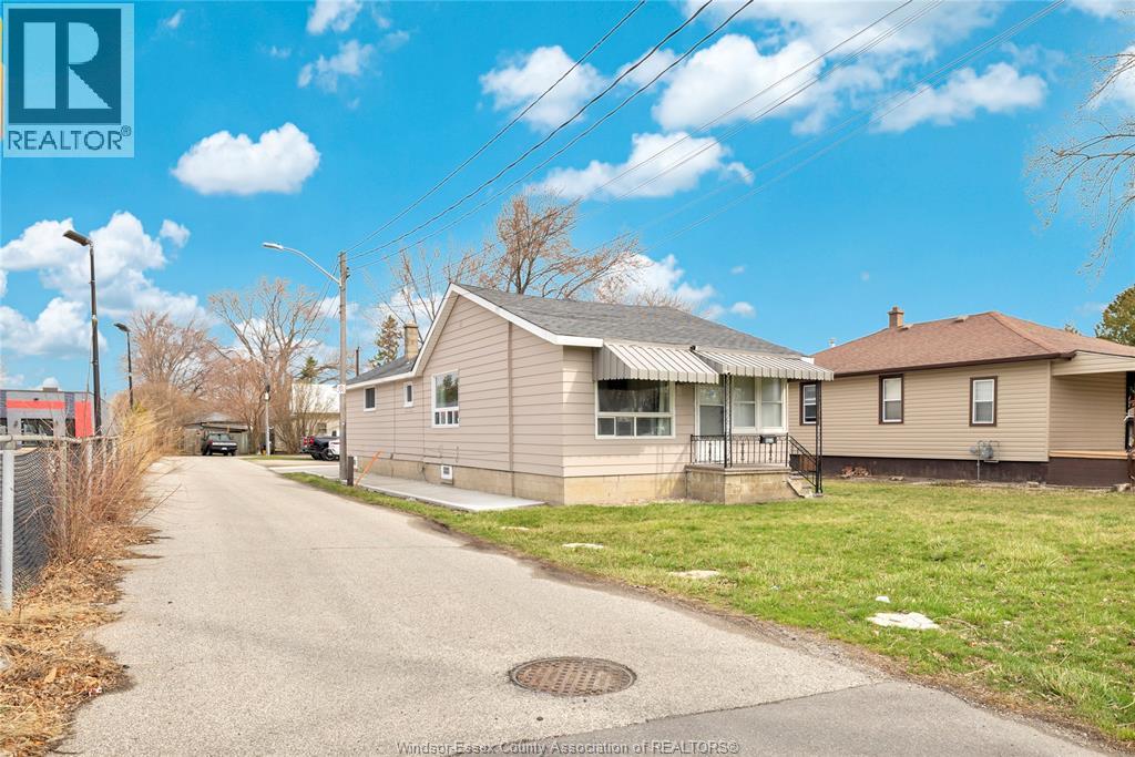 9572 TECUMSEH ROAD - 6