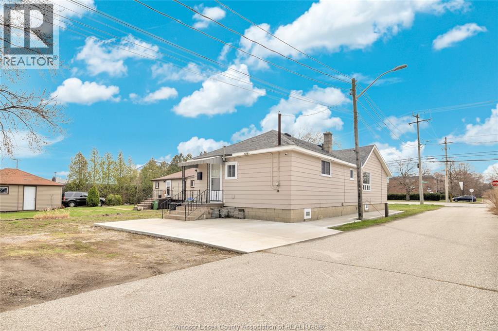 9572 TECUMSEH ROAD, Windsor, Ontario, N8R1A2 — Photo 7