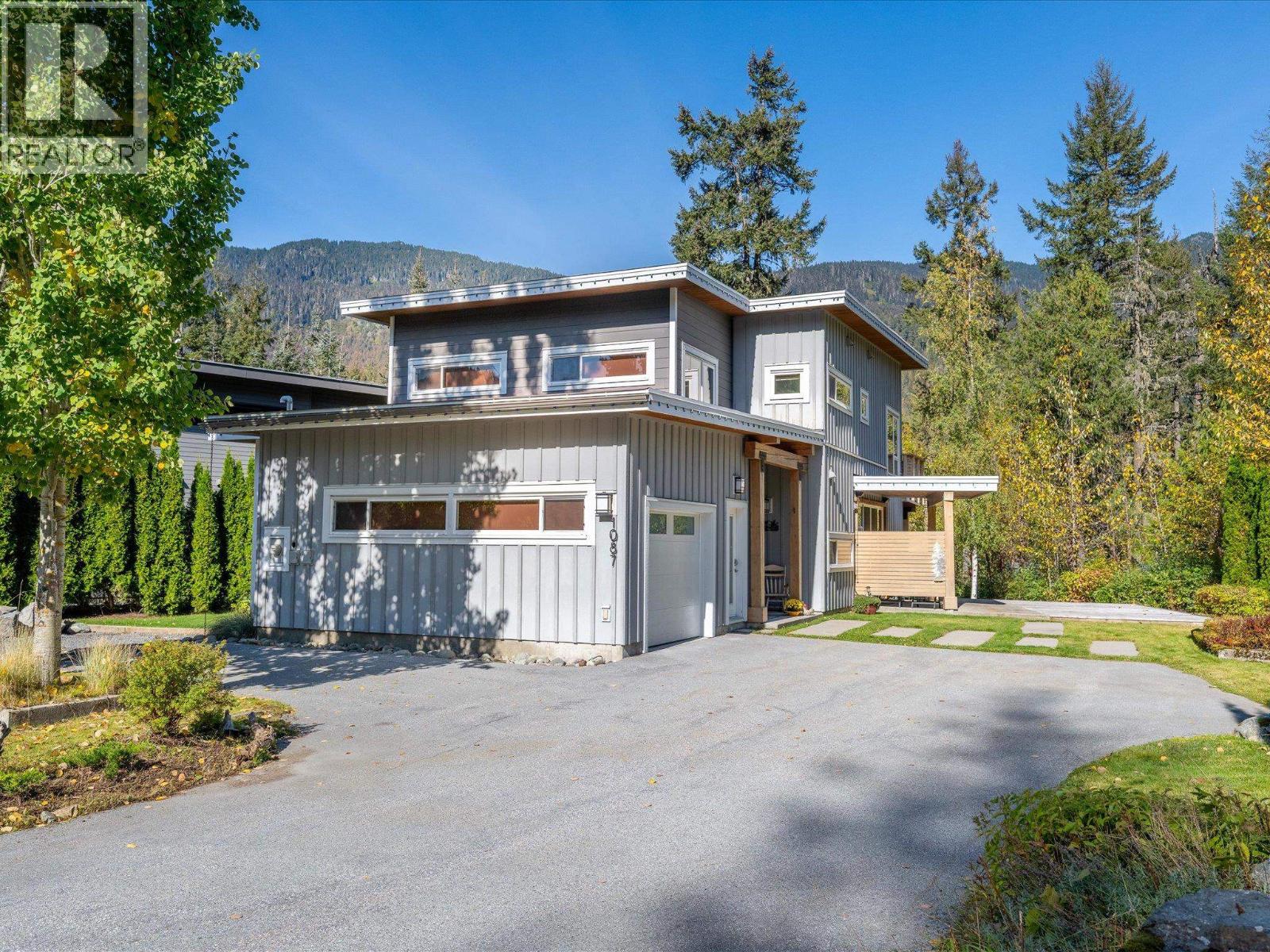 1087 MADELEY PLACE, Whistler
