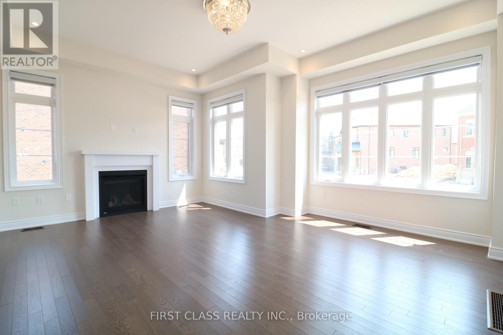78 WILLIAM CRAWLEY WAY - 5