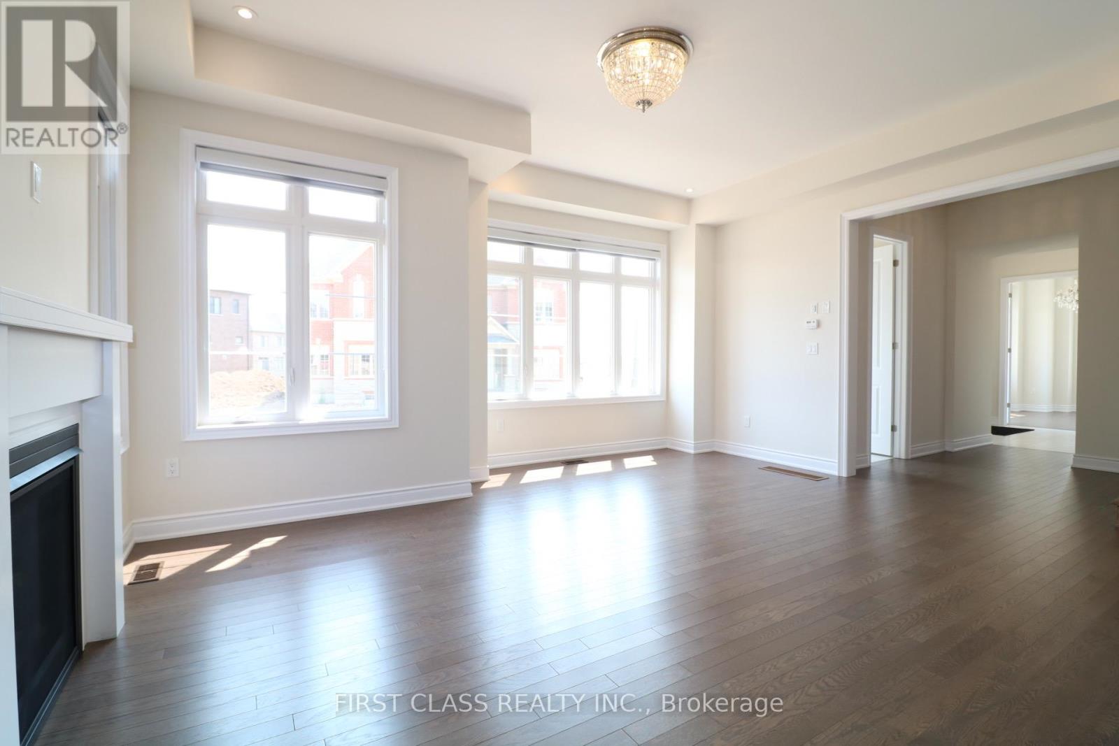 78 WILLIAM CRAWLEY WAY - 6