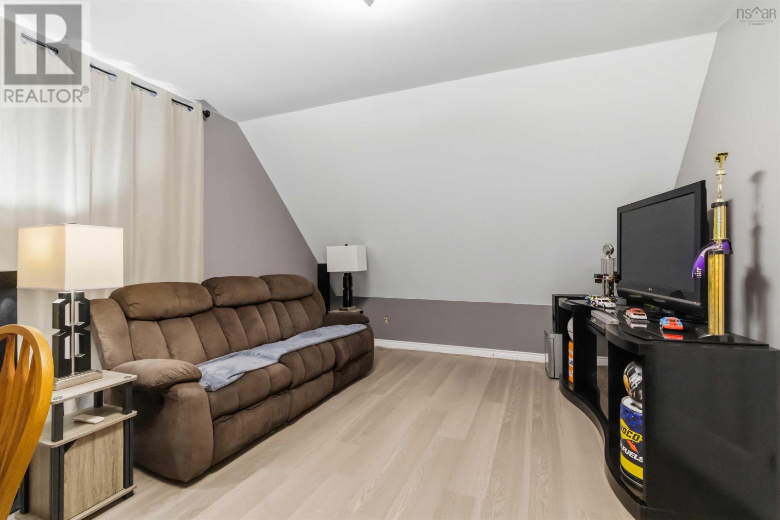 Property 26 of 32 of 7 Fiddlers Green