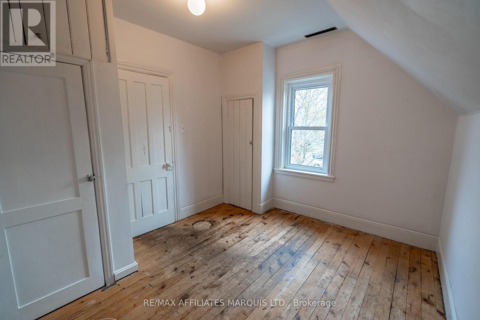 426 SYDNEY STREET — photo 9