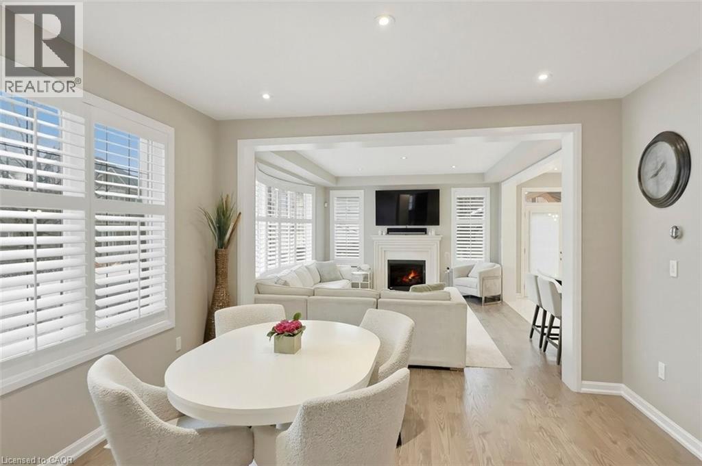 355 WISTERIA Way, Oakville, Ontario, L6M1L6 — Photo 4