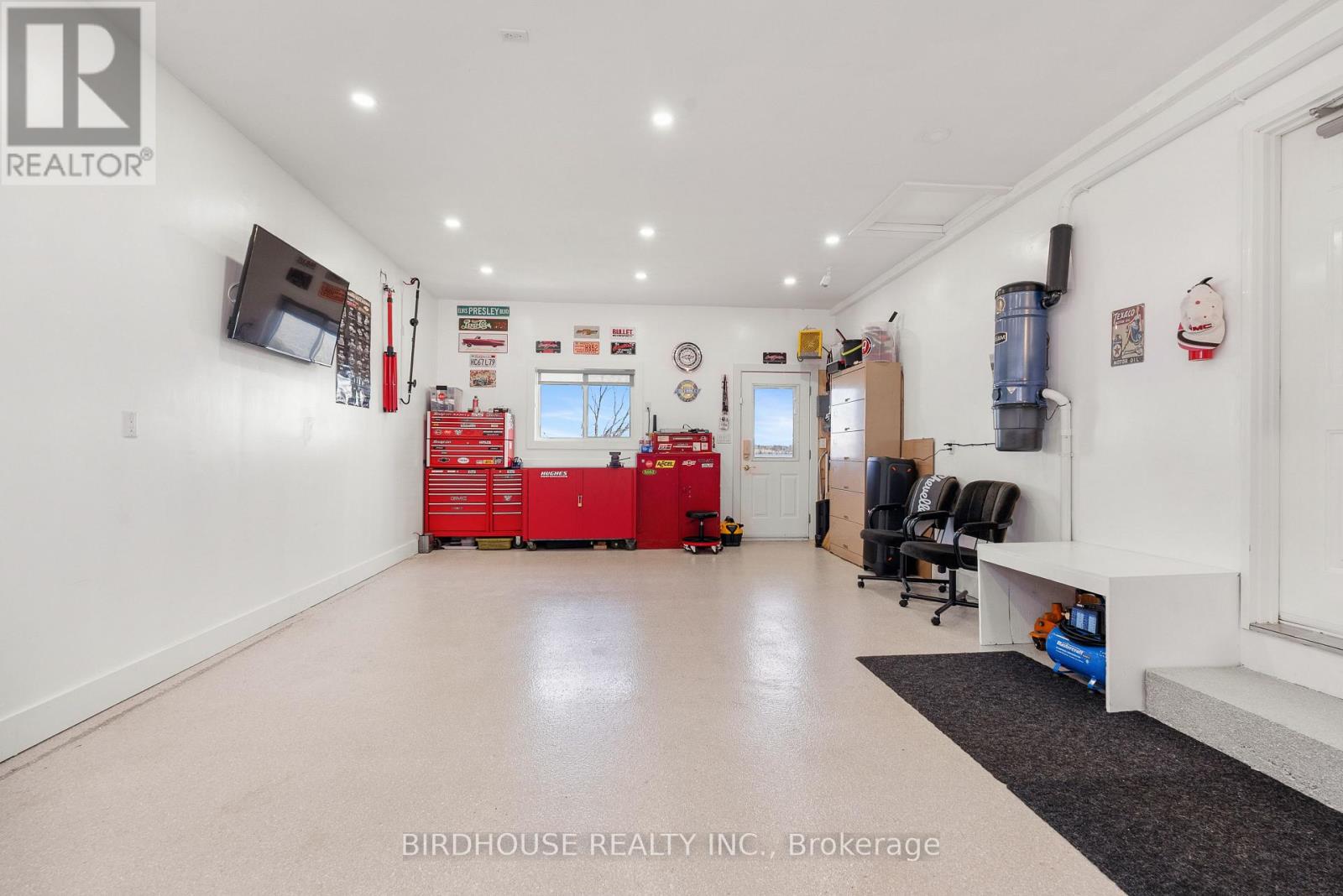 145 BEEHIVE DRIVE - 46