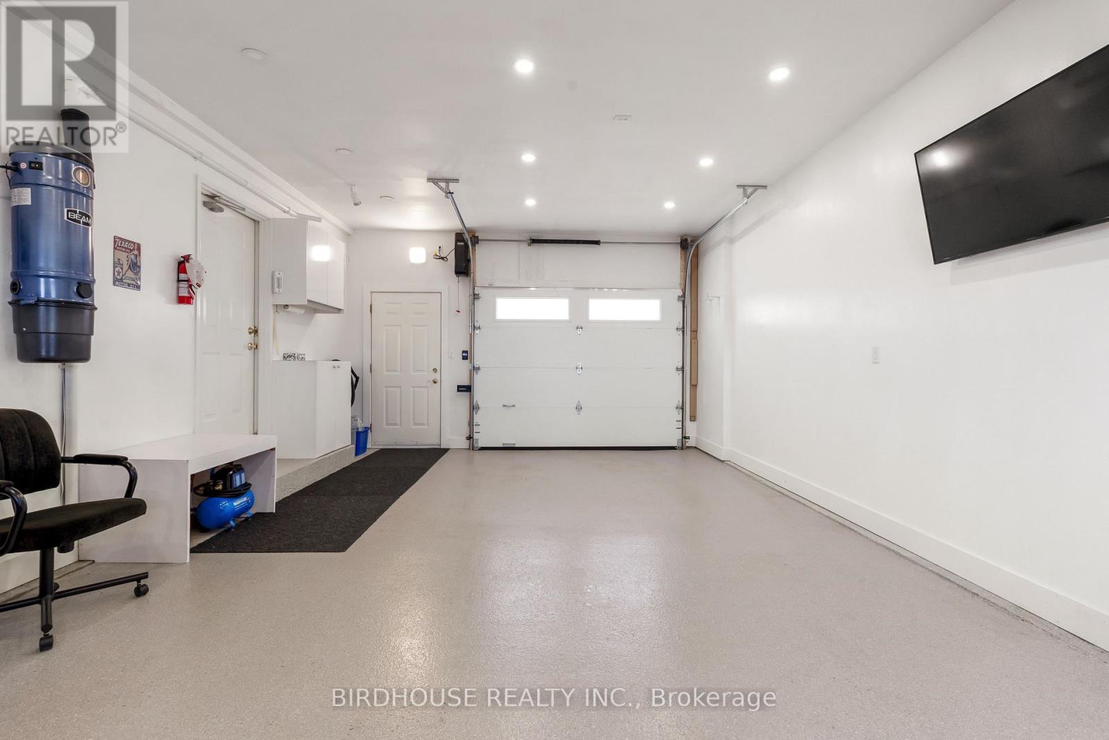 145 BEEHIVE DRIVE - 47