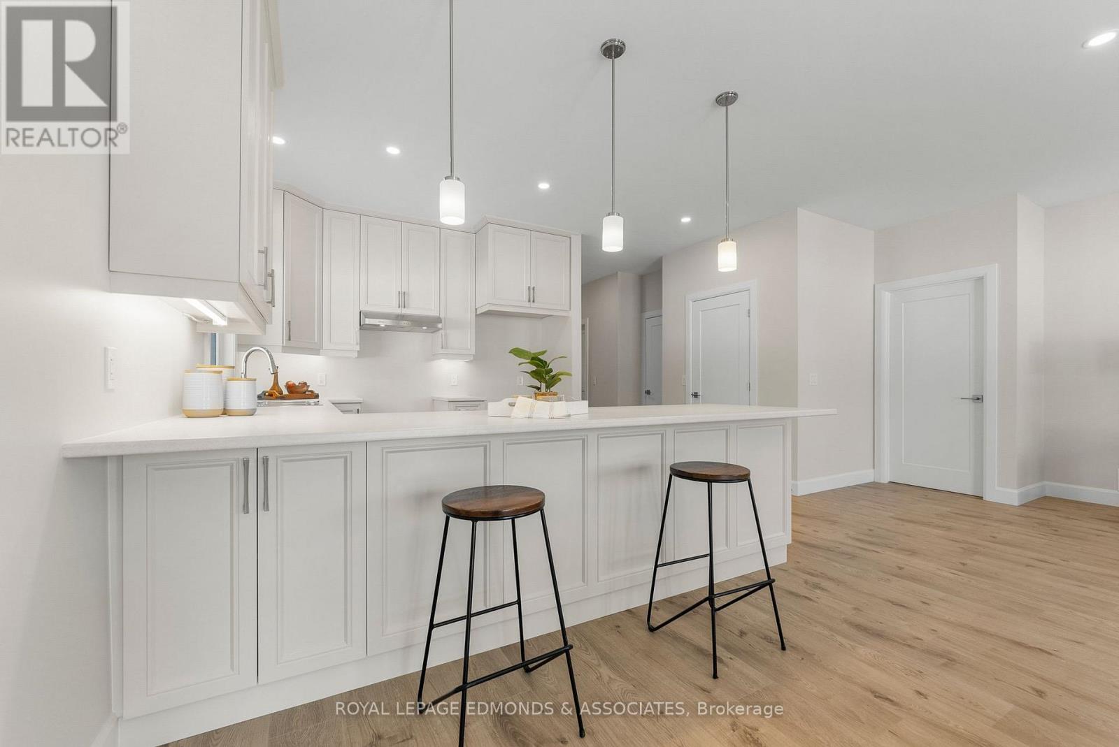30 BAMAGILLIA STREET - 12