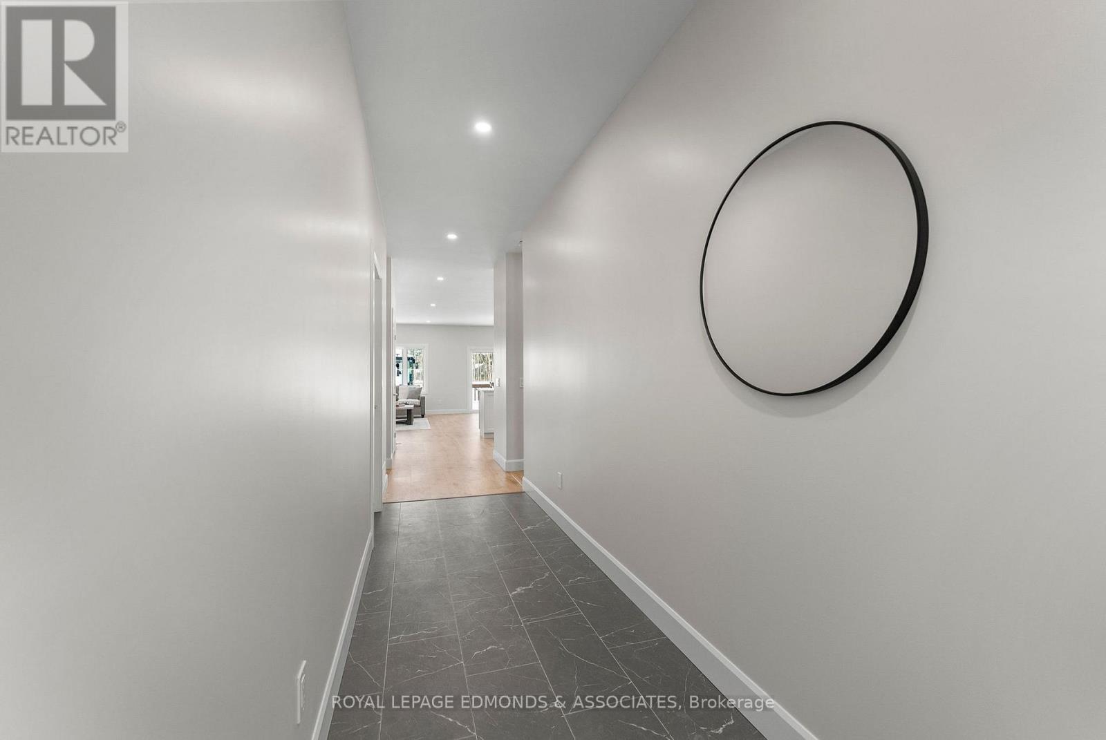 30 BAMAGILLIA STREET - 7