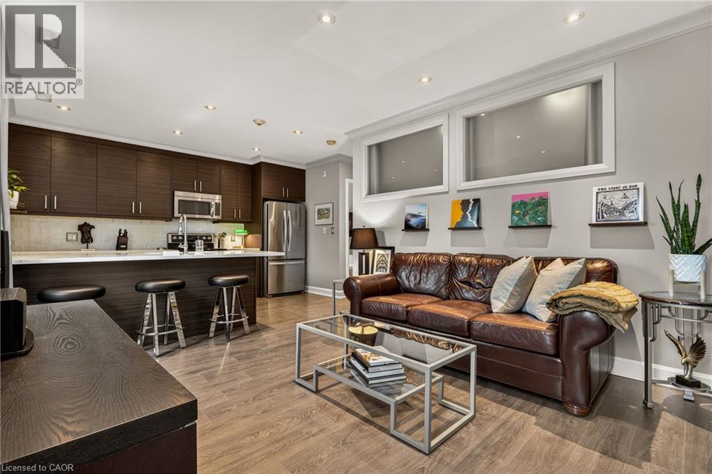 #207 2 KING Street W - 32