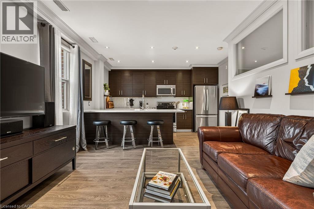 #207 2 KING Street W - 33