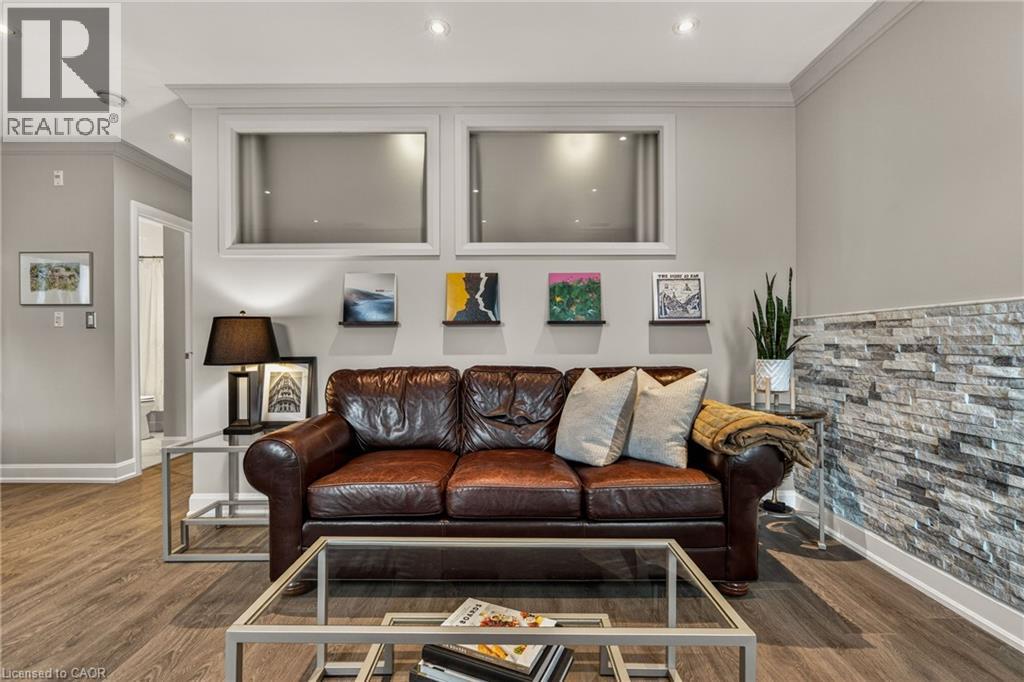 #207 2 KING Street W - 34