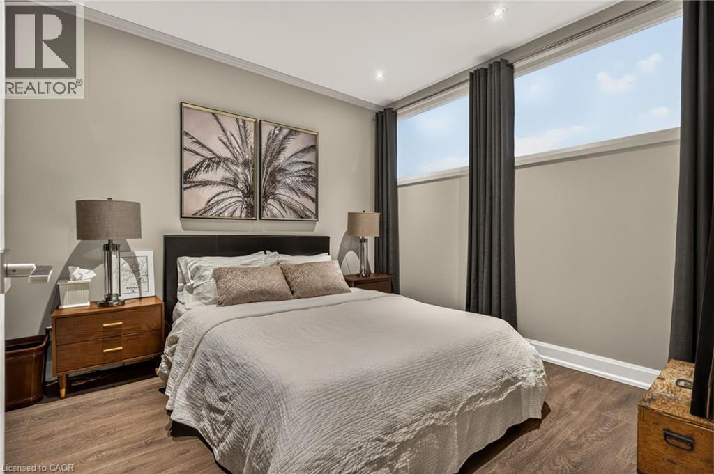 #207 2 KING Street W - 36
