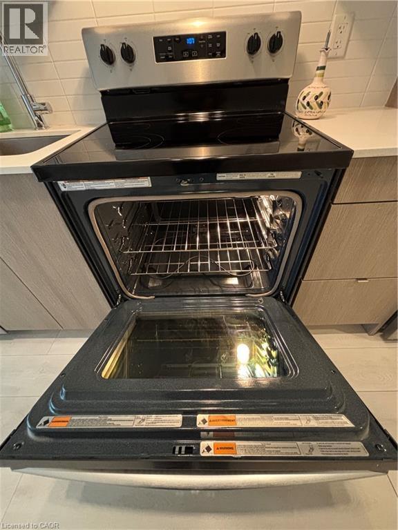 1119 COOKE Boulevard Unit# B121, Burlington, Ontario, L7T0C7 — Photo 13
