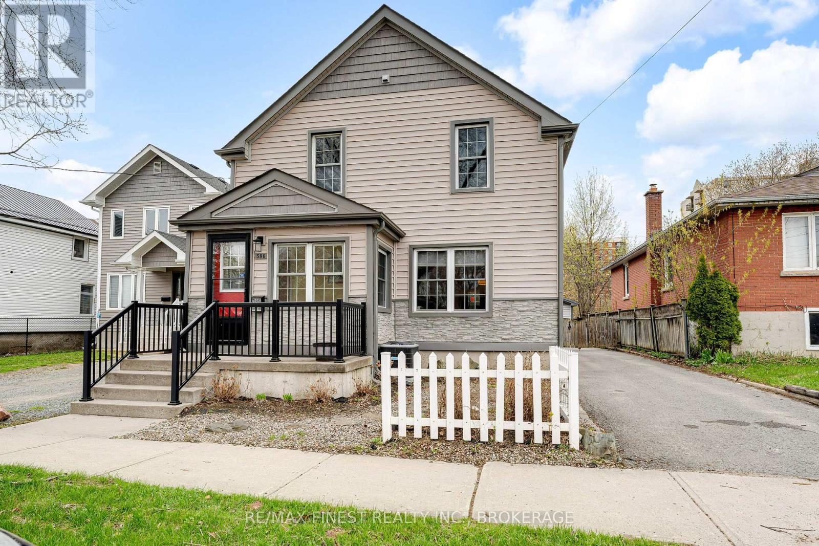 580 MACDONNELL STREET - 3