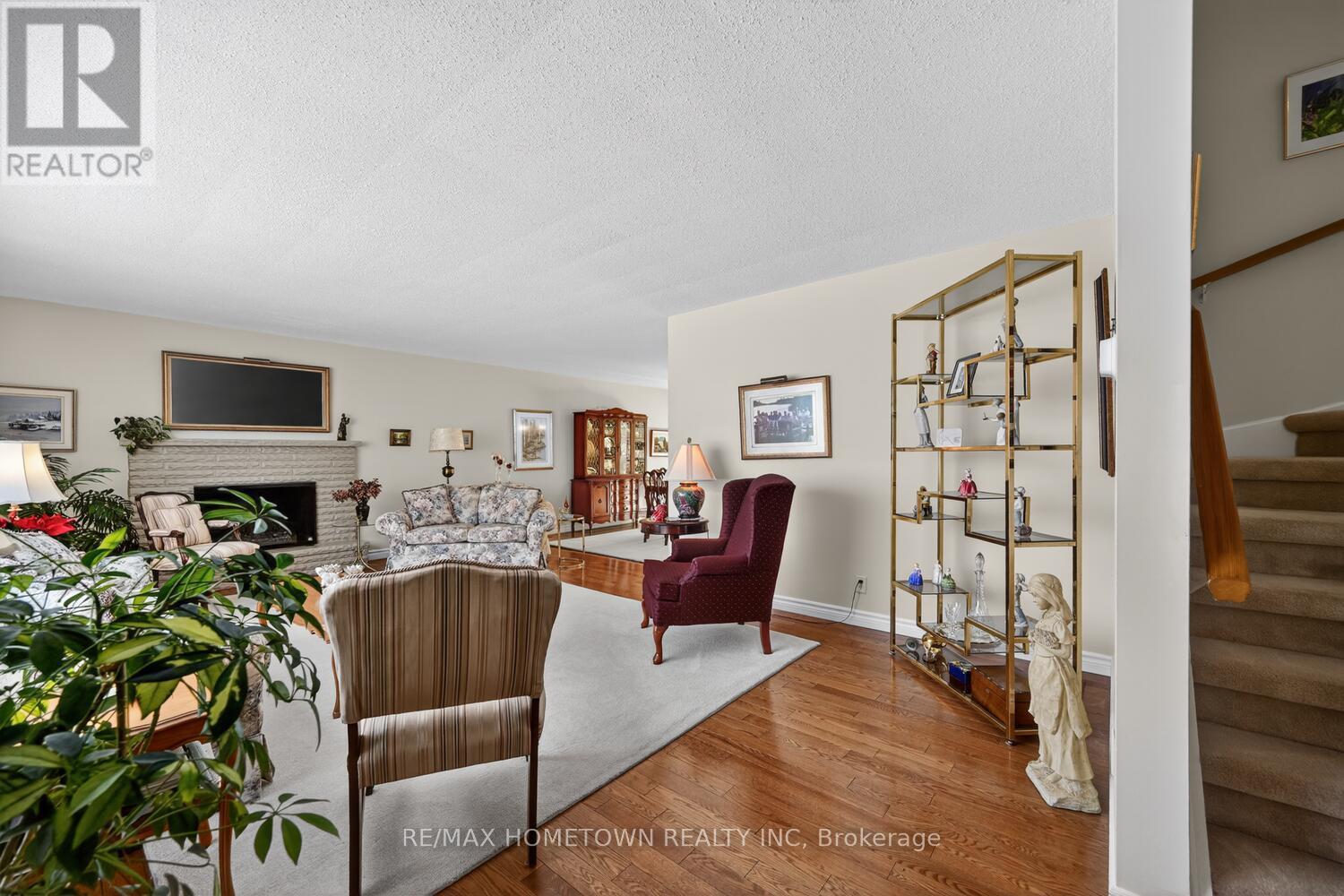 1 HARDY CRESCENT - 11