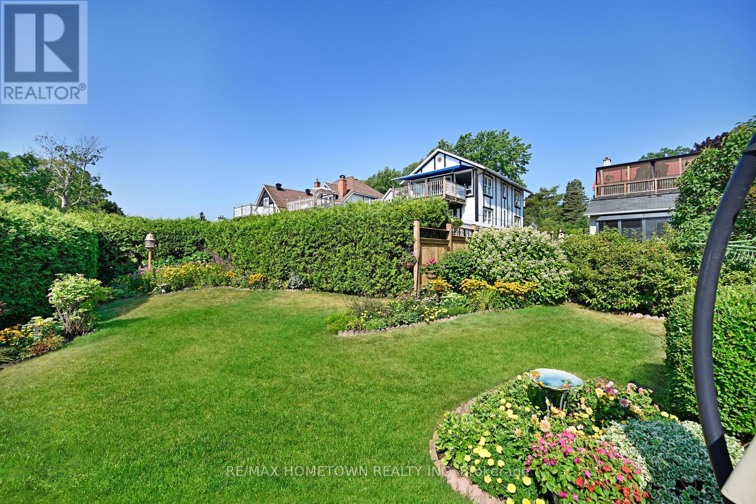 1 HARDY CRESCENT - 44