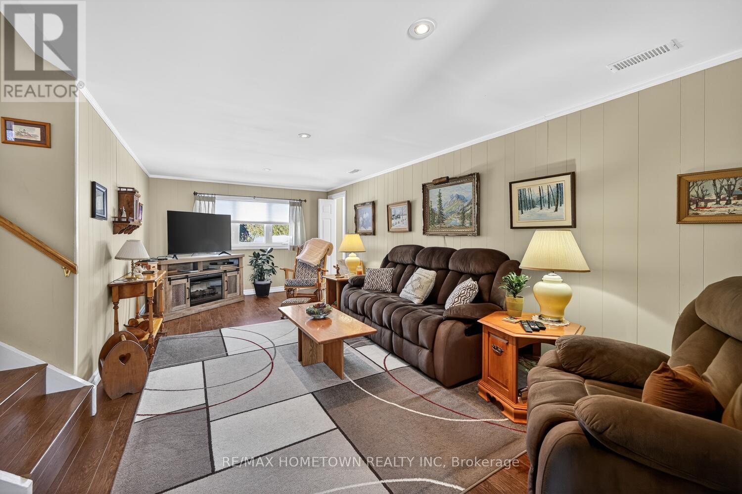 1 HARDY CRESCENT - 7