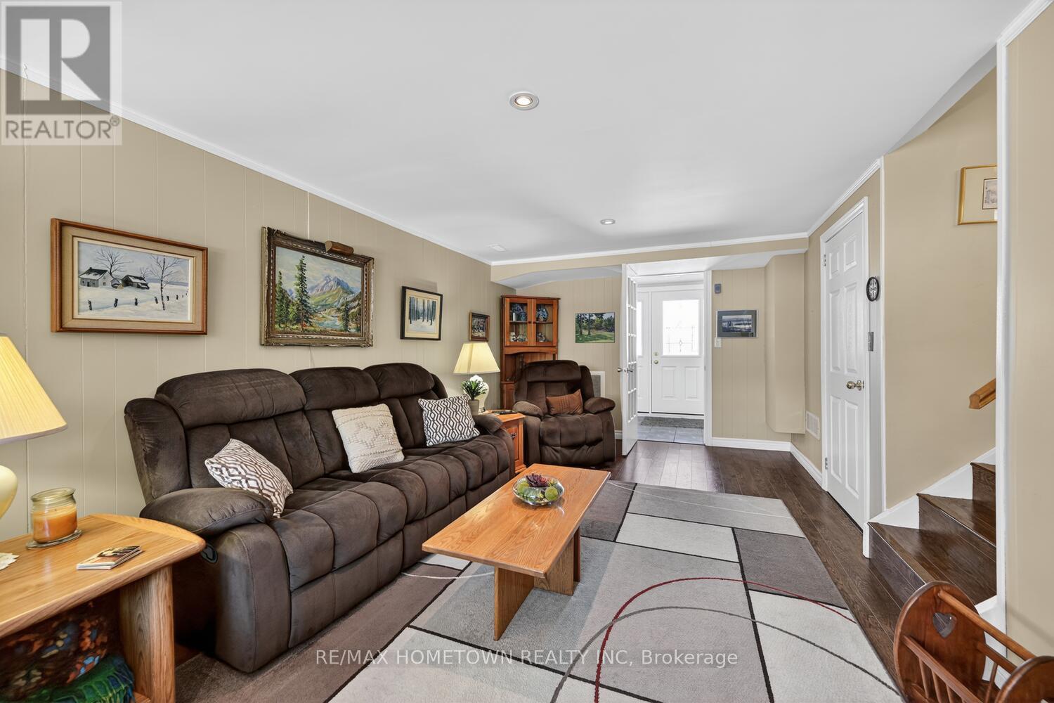 1 HARDY CRESCENT - 8