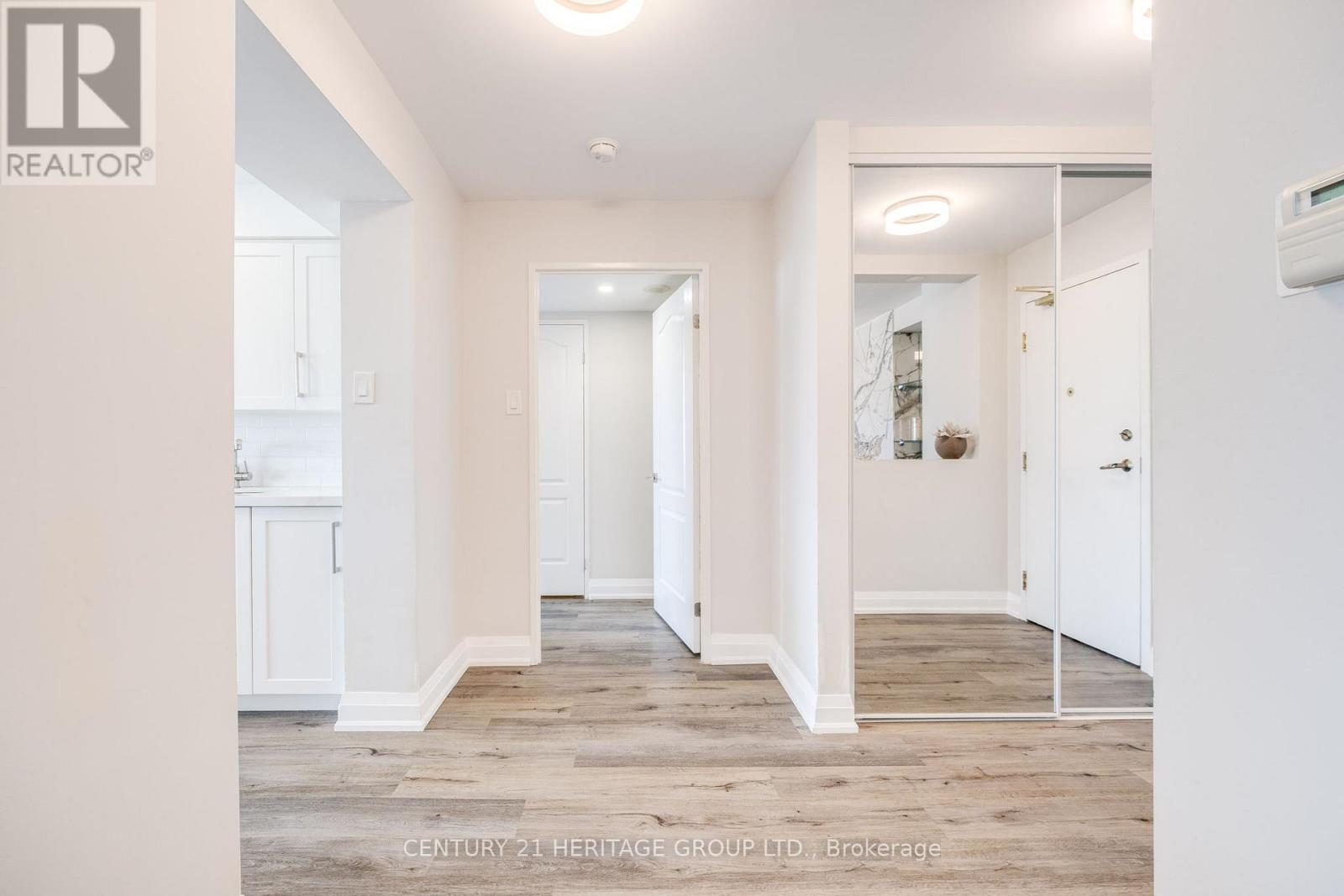 #707 7 TOWNSGATE DRIVE - 13