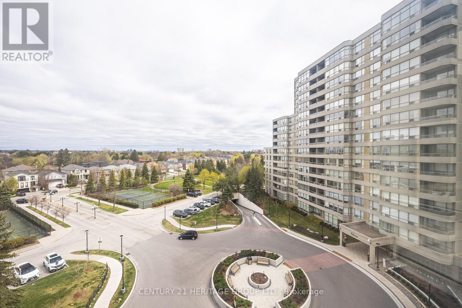#707 7 TOWNSGATE DRIVE - 22