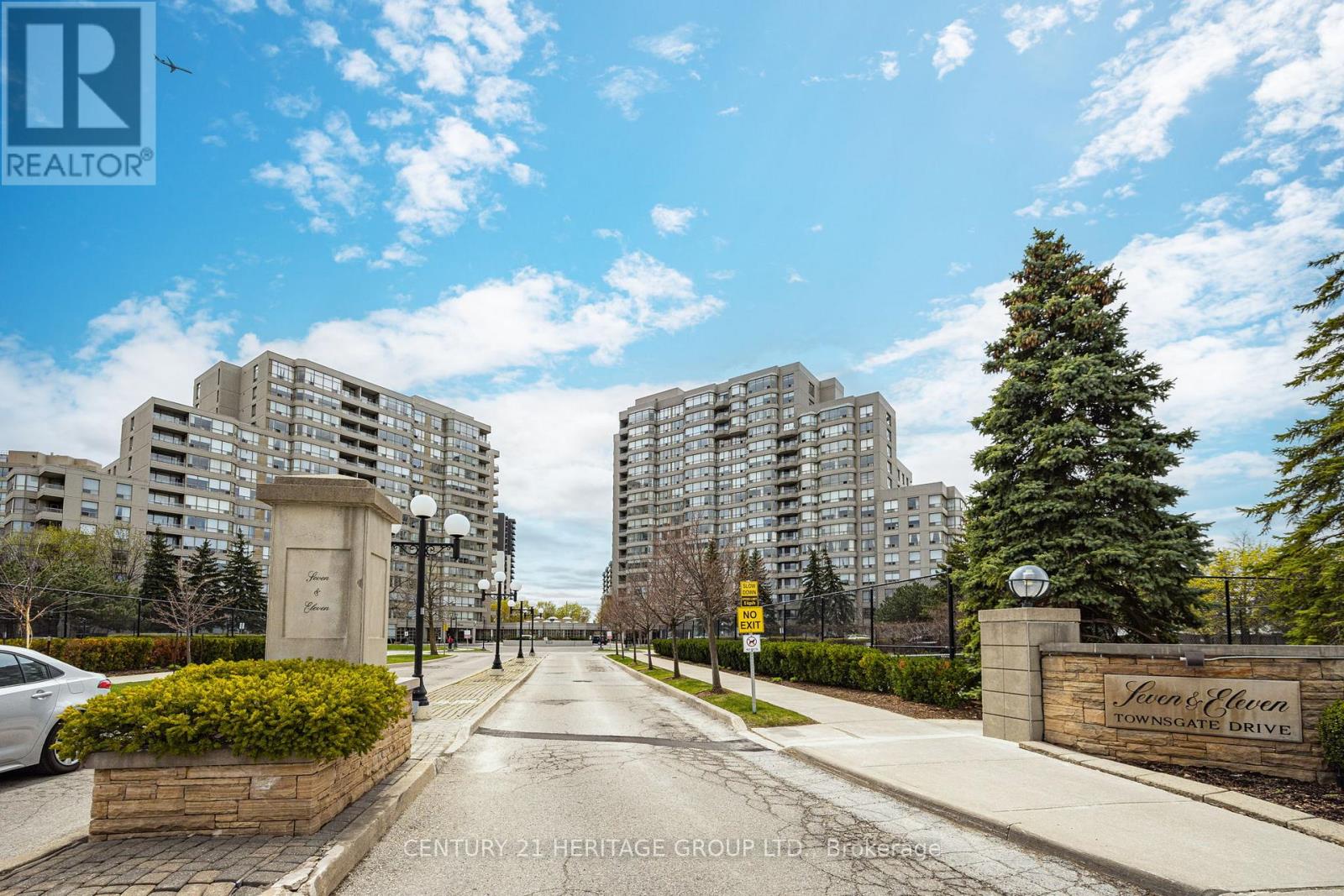 #707 7 TOWNSGATE DRIVE - 26