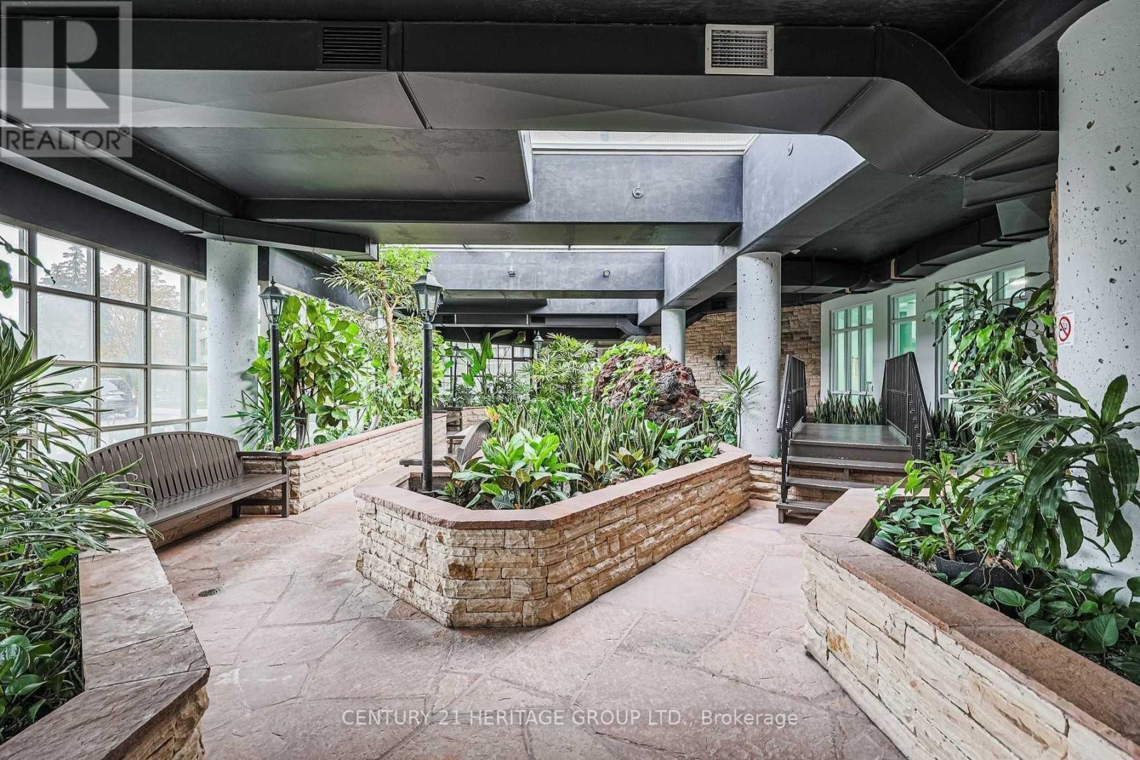 #707 7 TOWNSGATE DRIVE - 35