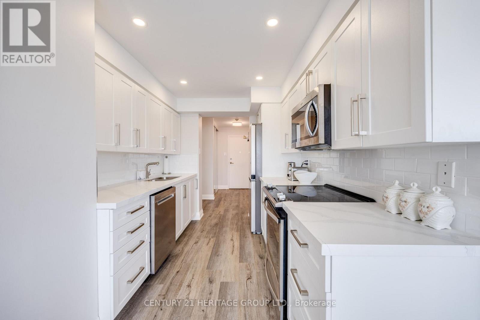 #707 7 TOWNSGATE DRIVE - 5
