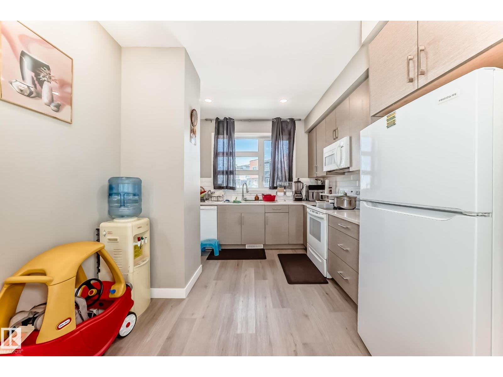 #92 17635 58 ST NW, Edmonton