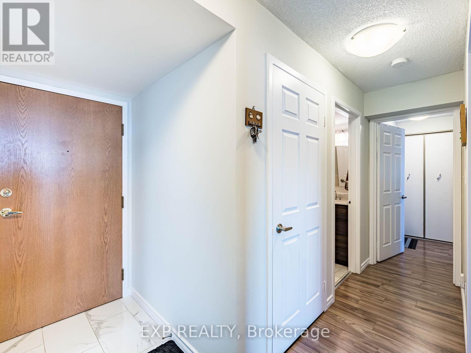 #907 25 AGNES STREET - 10