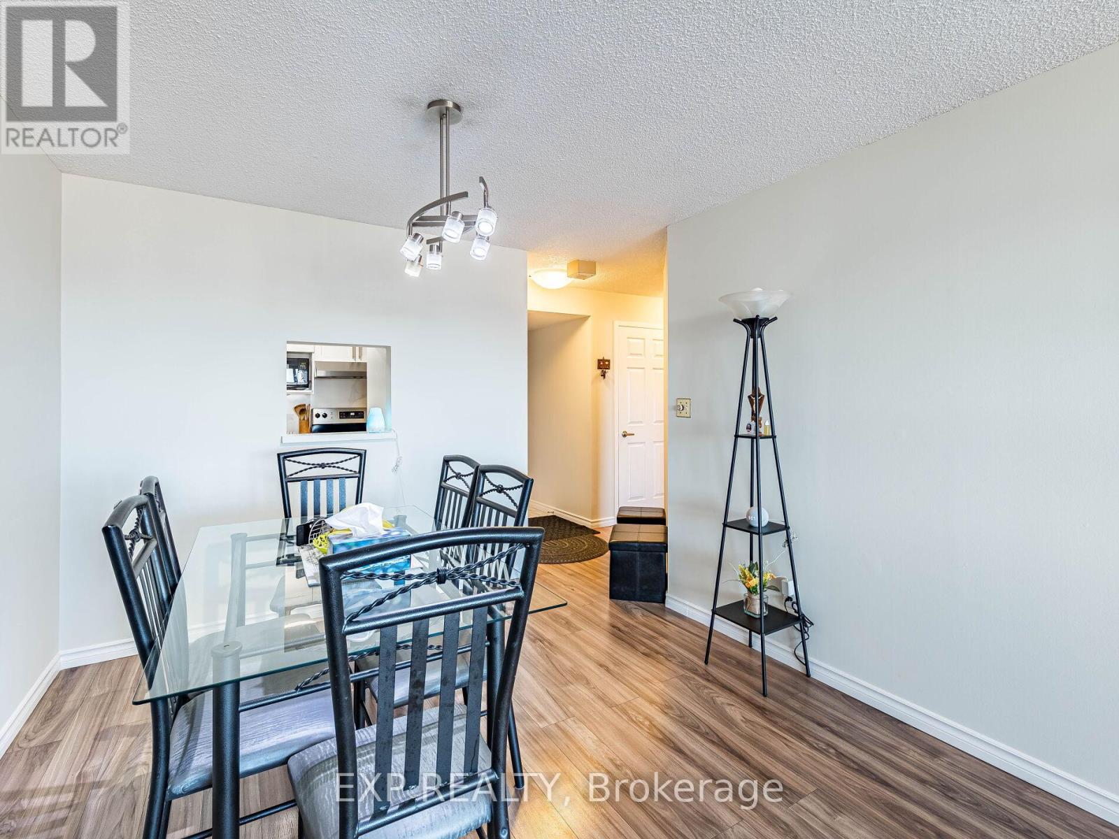 #907 25 AGNES STREET - 11