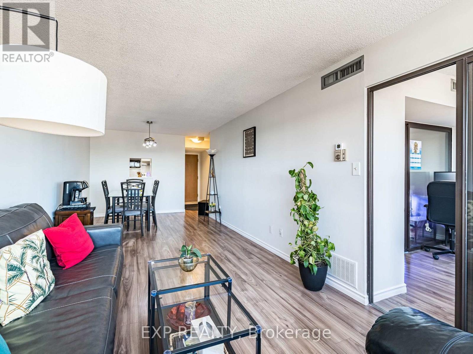 #907 25 AGNES STREET - 13