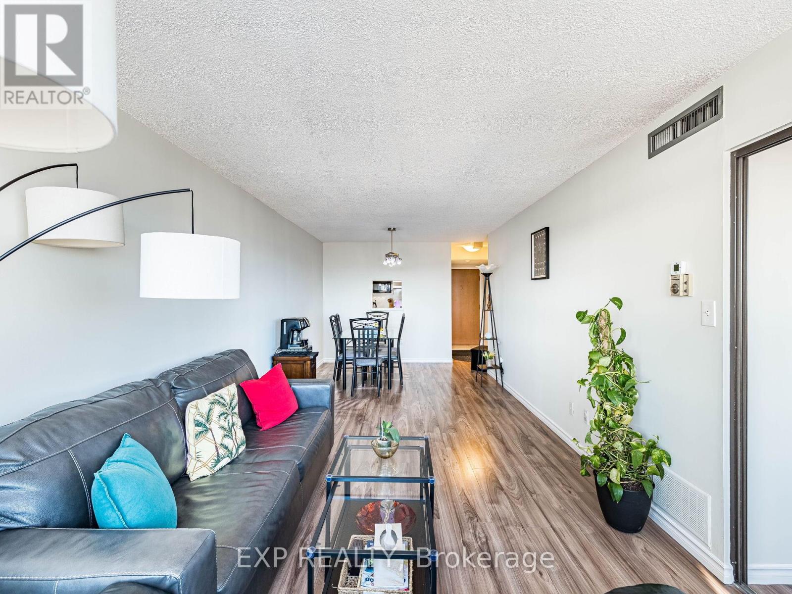 #907 25 AGNES STREET - 15
