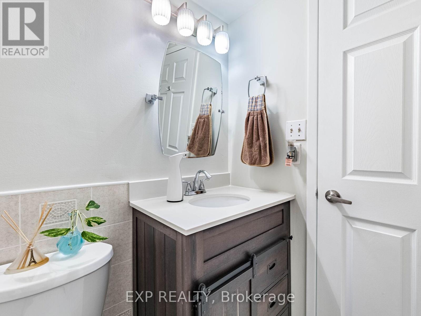 #907 25 AGNES STREET - 29