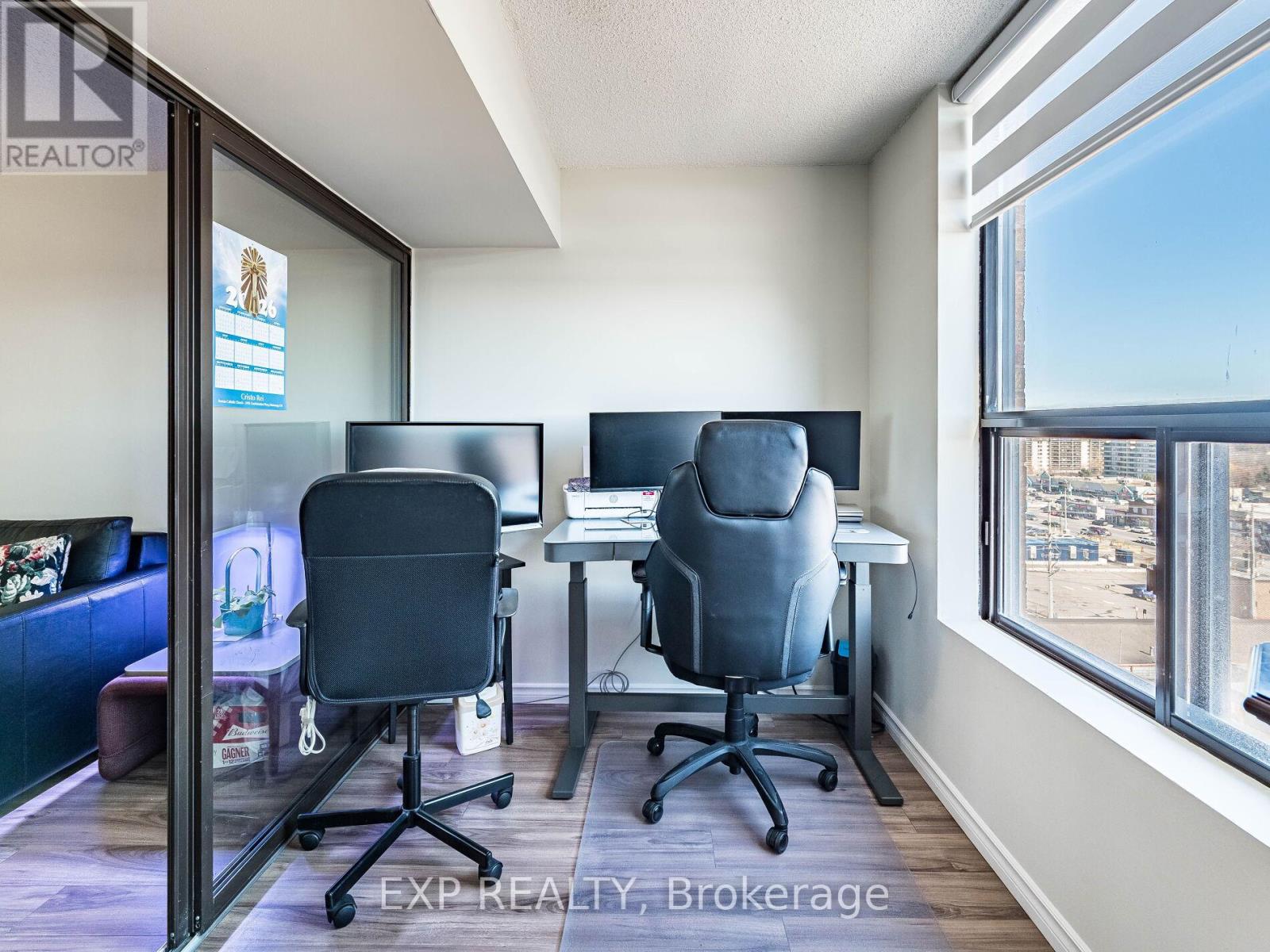 #907 25 AGNES STREET - 32
