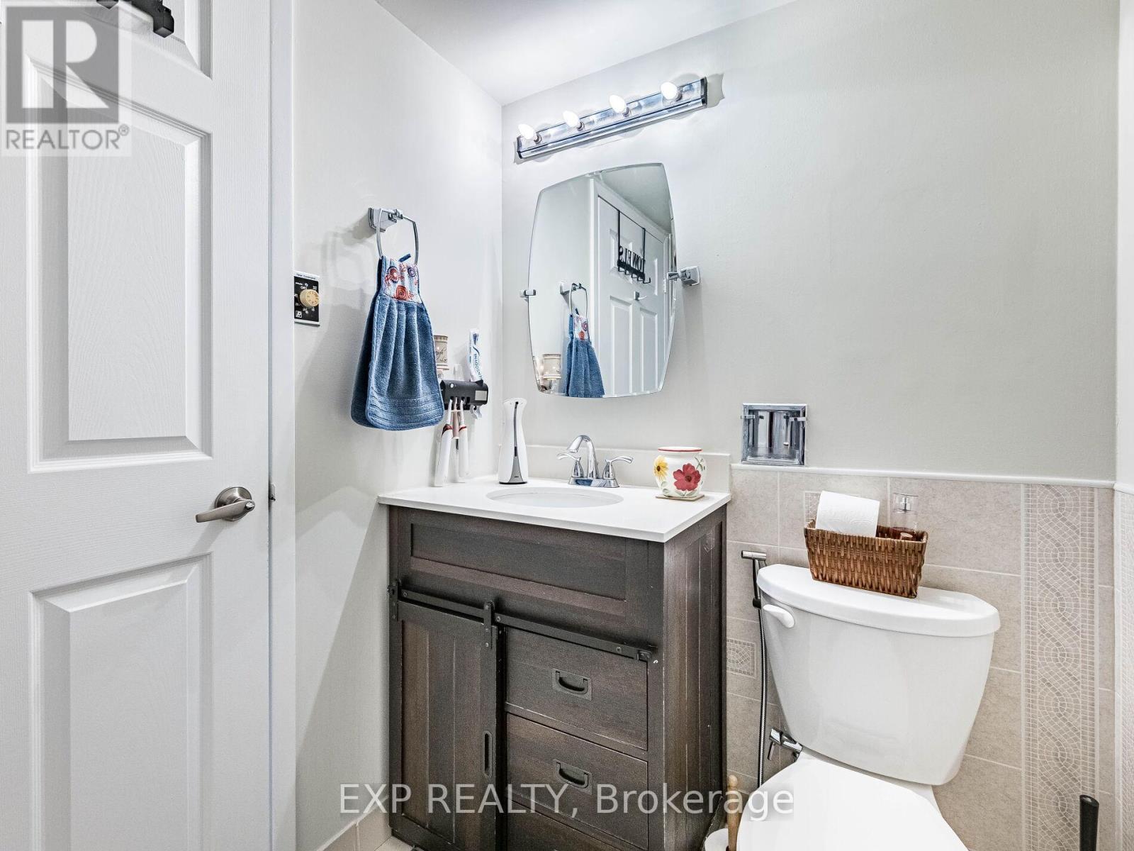 #907 25 AGNES STREET - 36