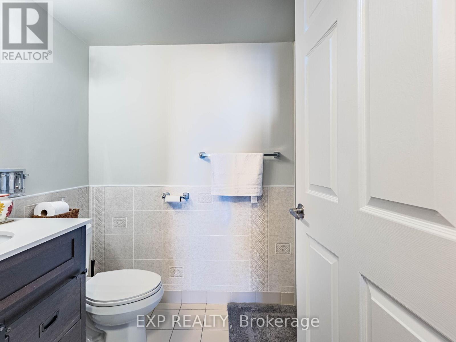 #907 25 AGNES STREET - 38