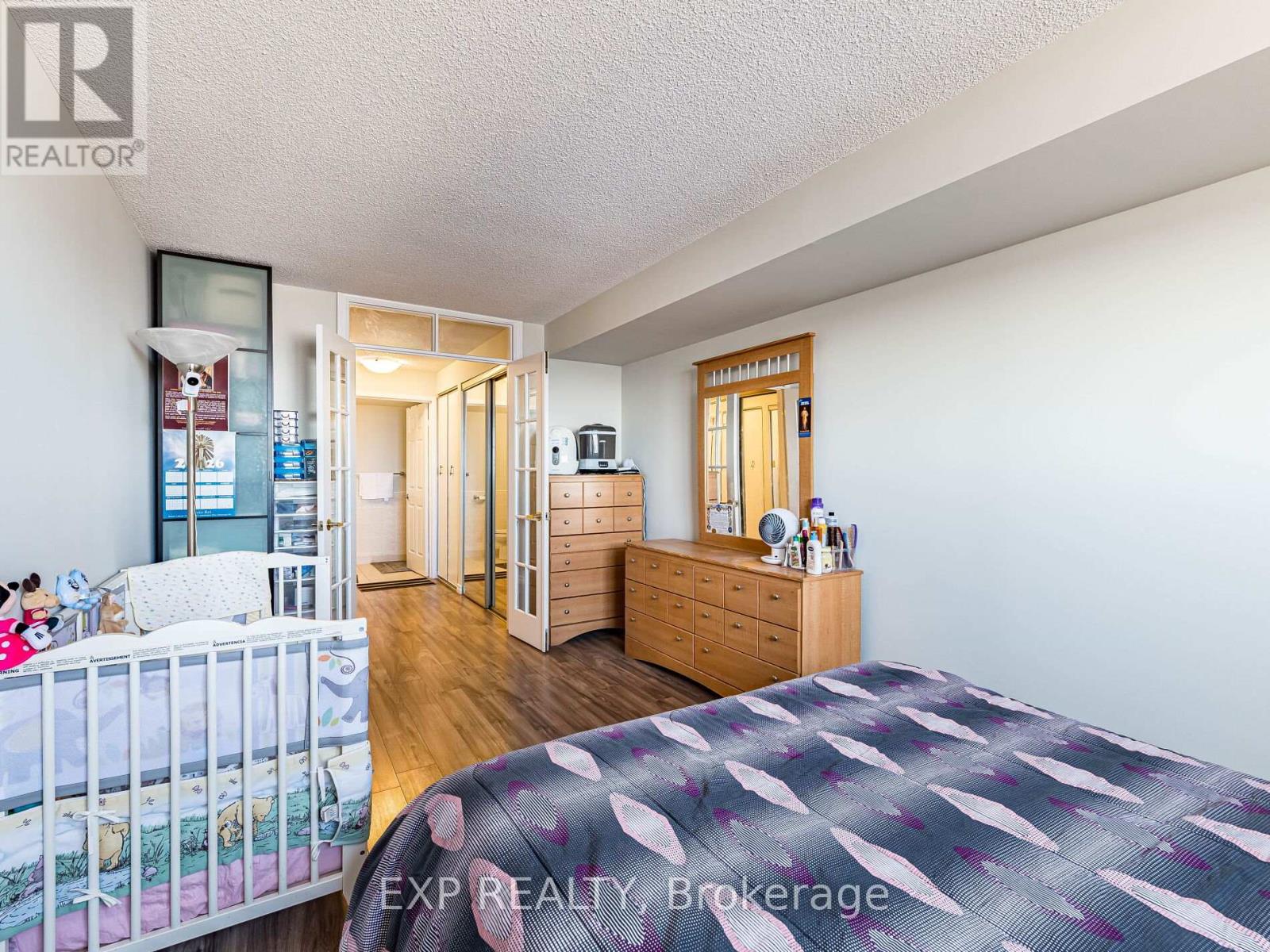 #907 25 AGNES STREET - 40