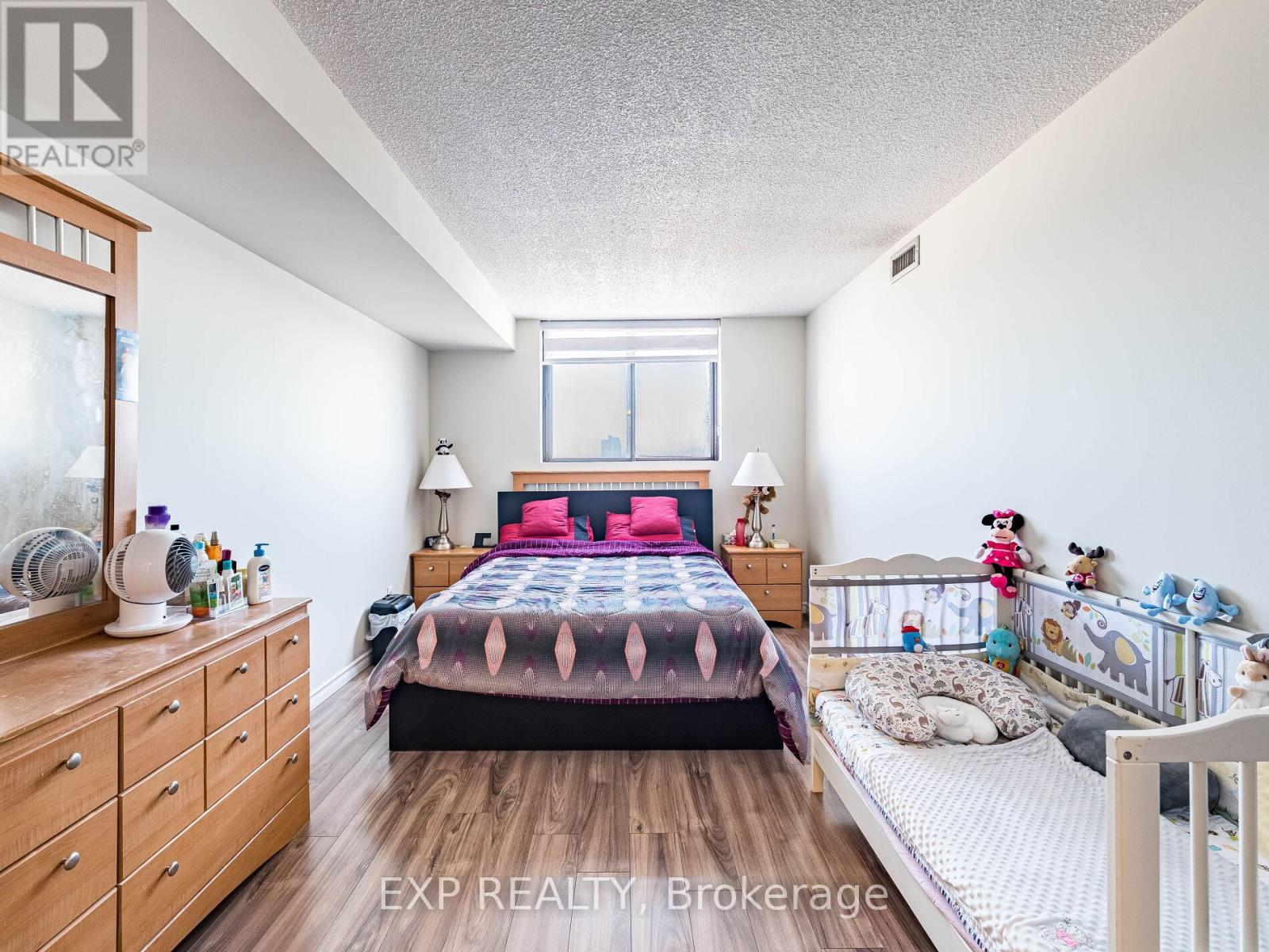 #907 25 AGNES STREET - 42