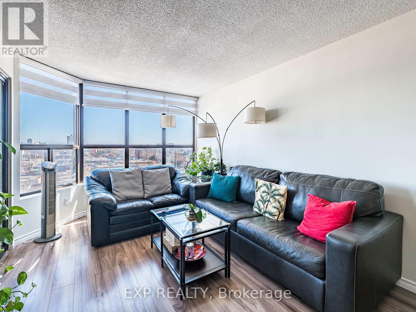 #907 25 AGNES STREET - 7