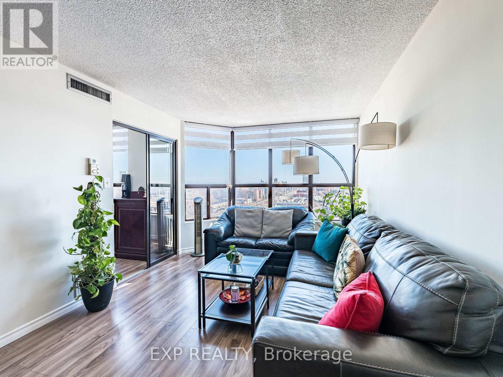 #907 25 AGNES STREET - 8