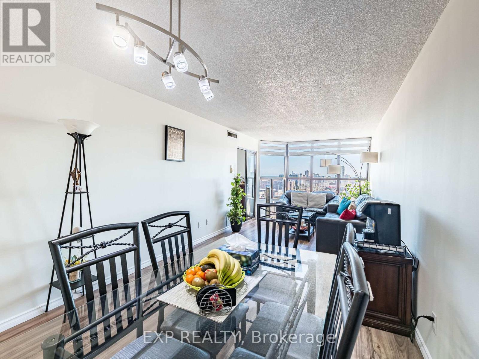 #907 25 AGNES STREET - 9