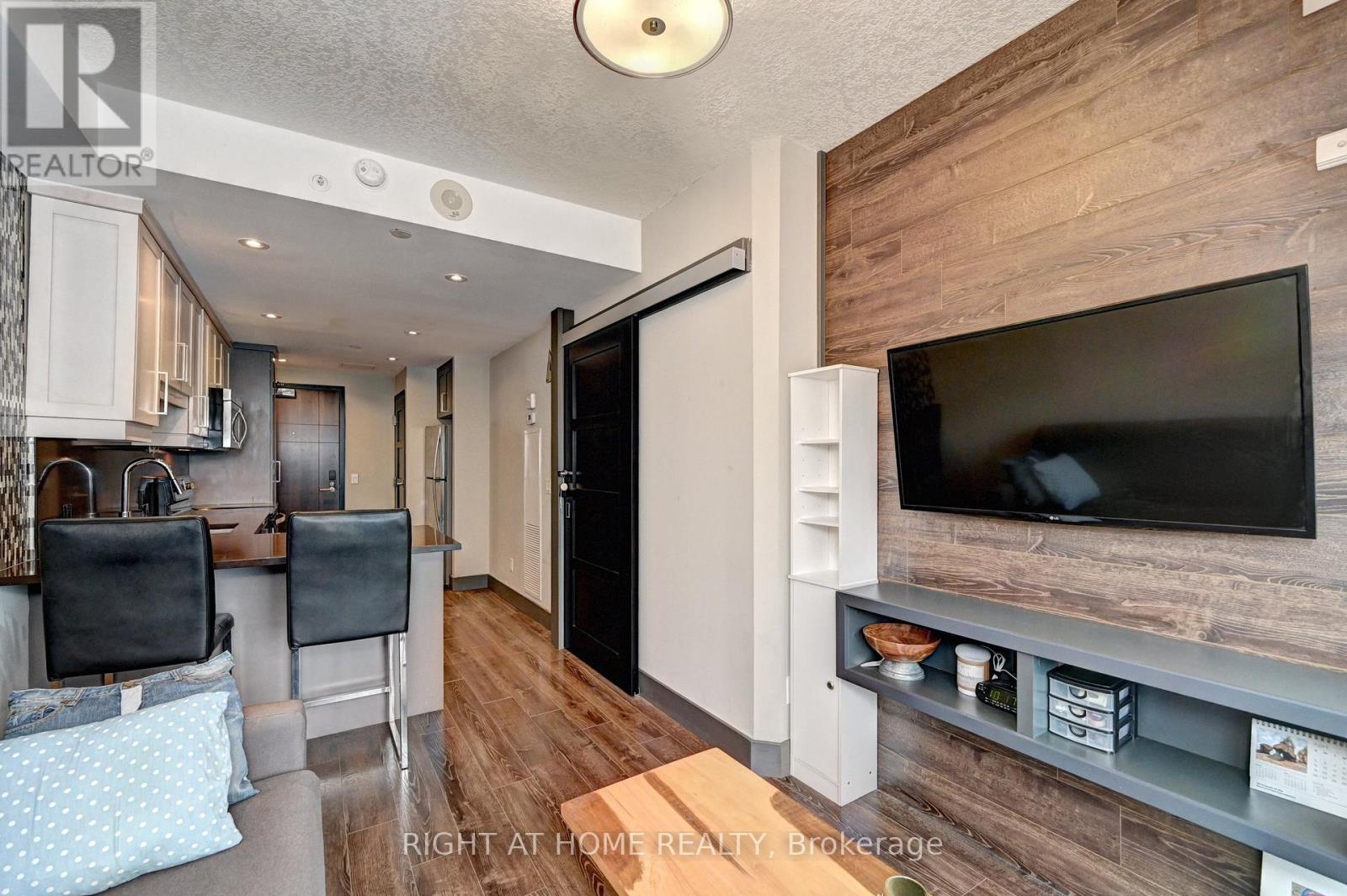 #N2207 330 PHILLIP STREET - 10