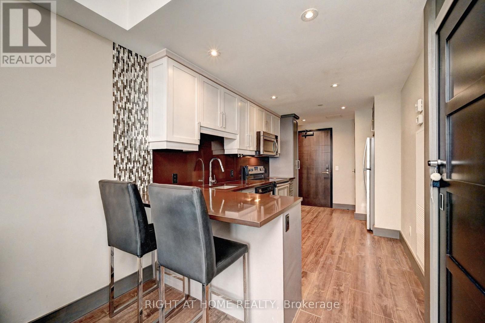 #N2207 330 PHILLIP STREET - 16