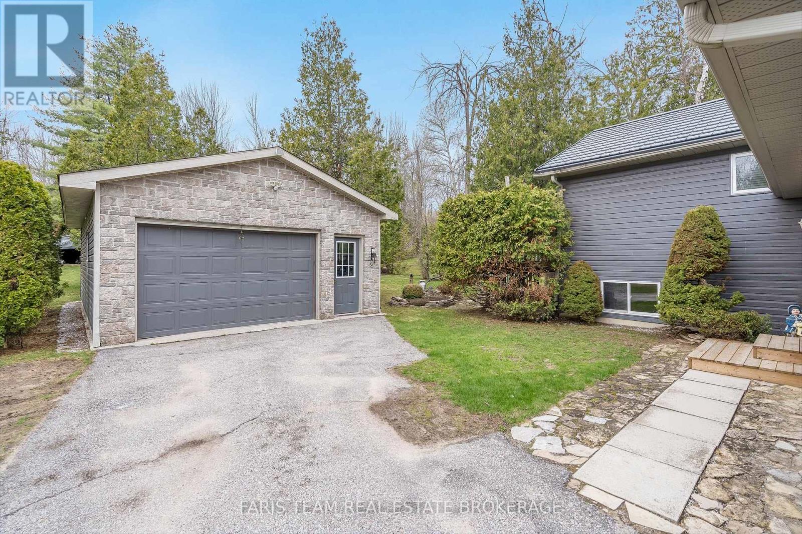 46 GREENWOOD AVENUE - 37